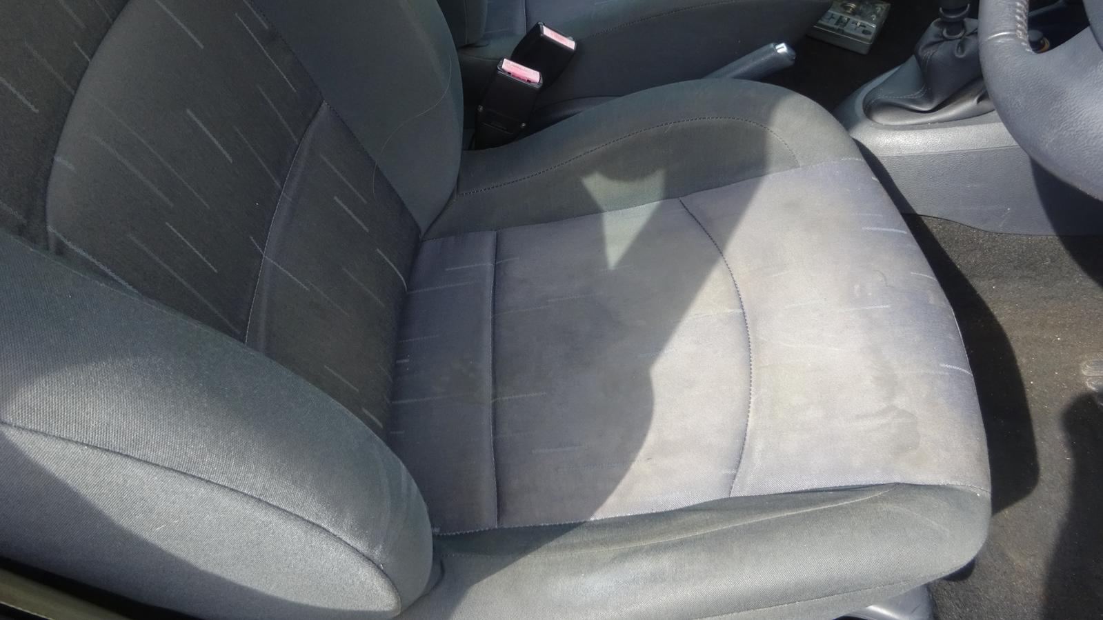 Cleaning the car upholstery